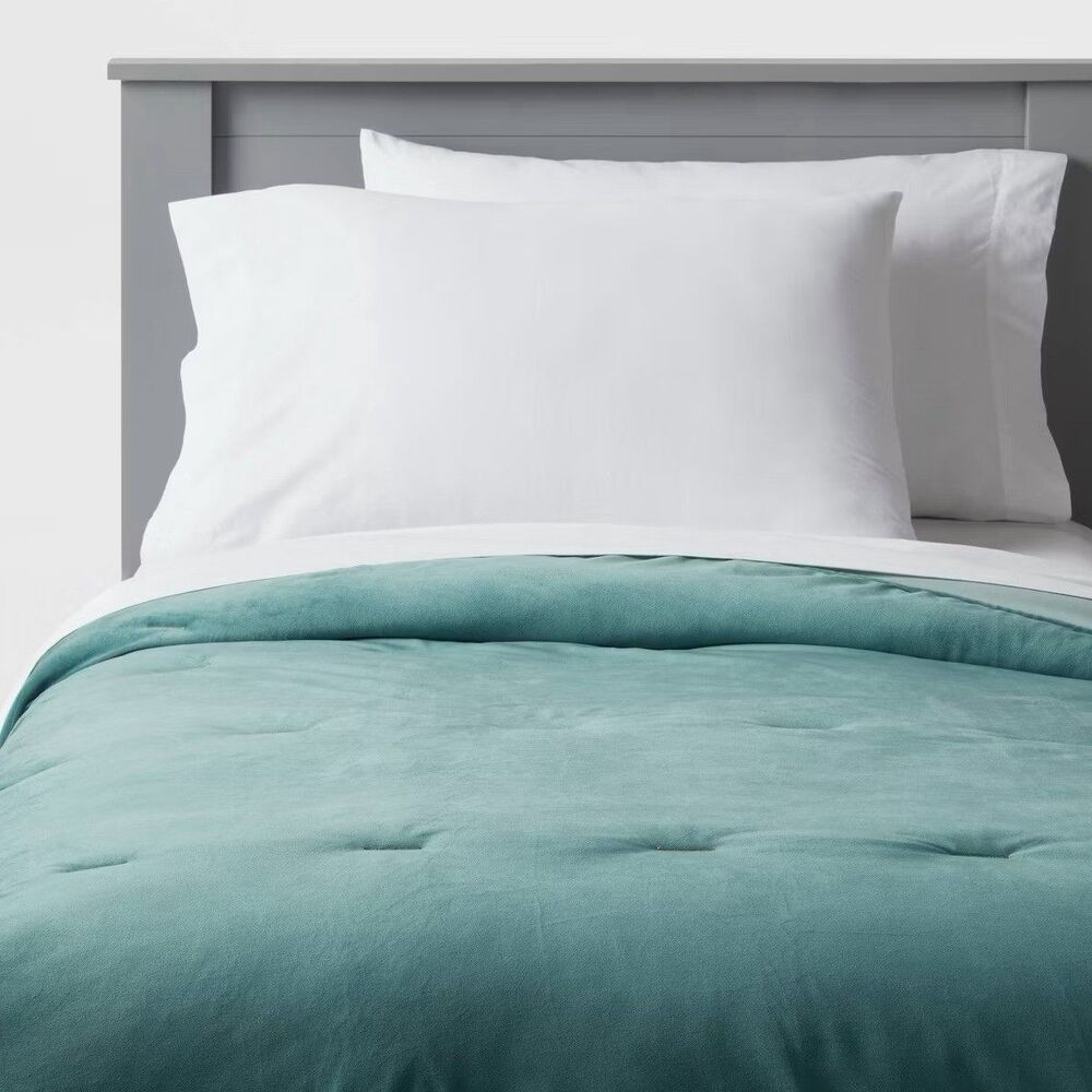 Pillowfort Twin Velvet Kids Quilt Twilight Green OEKO-TEX Bedding